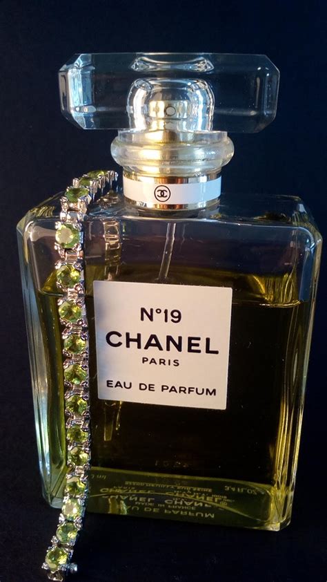 chanel no 18 fragrantica|chanel 19 perfume price.